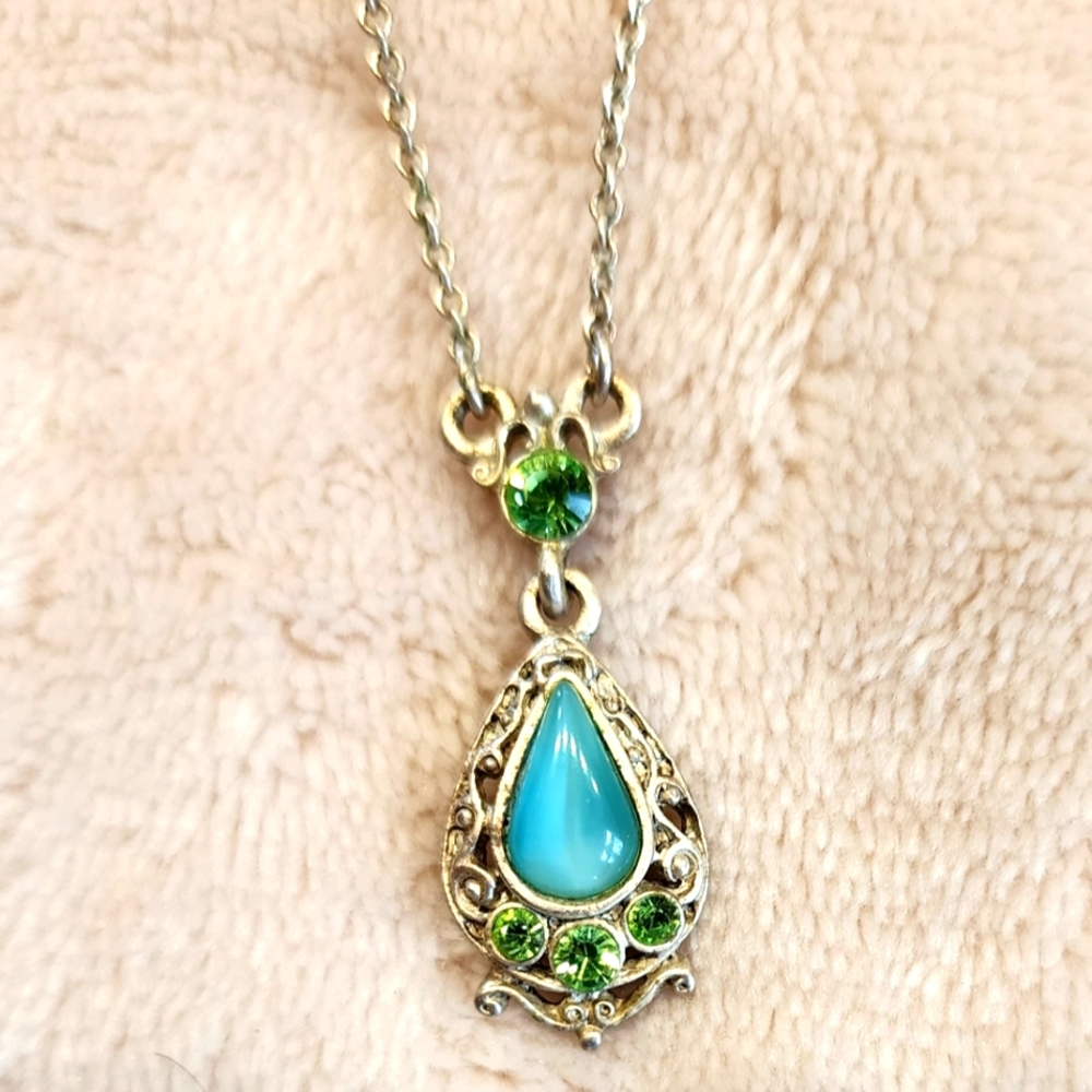 1928~ 18" Silver Necklace. Tear Drop. Teal. Green.